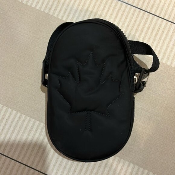 Lululemon black Canada crossbody bag pnly used a few times - Picture 1 of 3